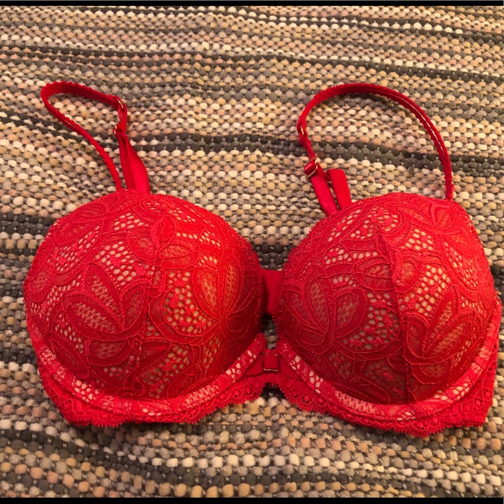 Victoria’s Secret Bombshell Plunge Push Up Bra